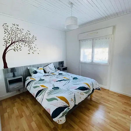 Maison De 3 Avec Jardinet Et Garage